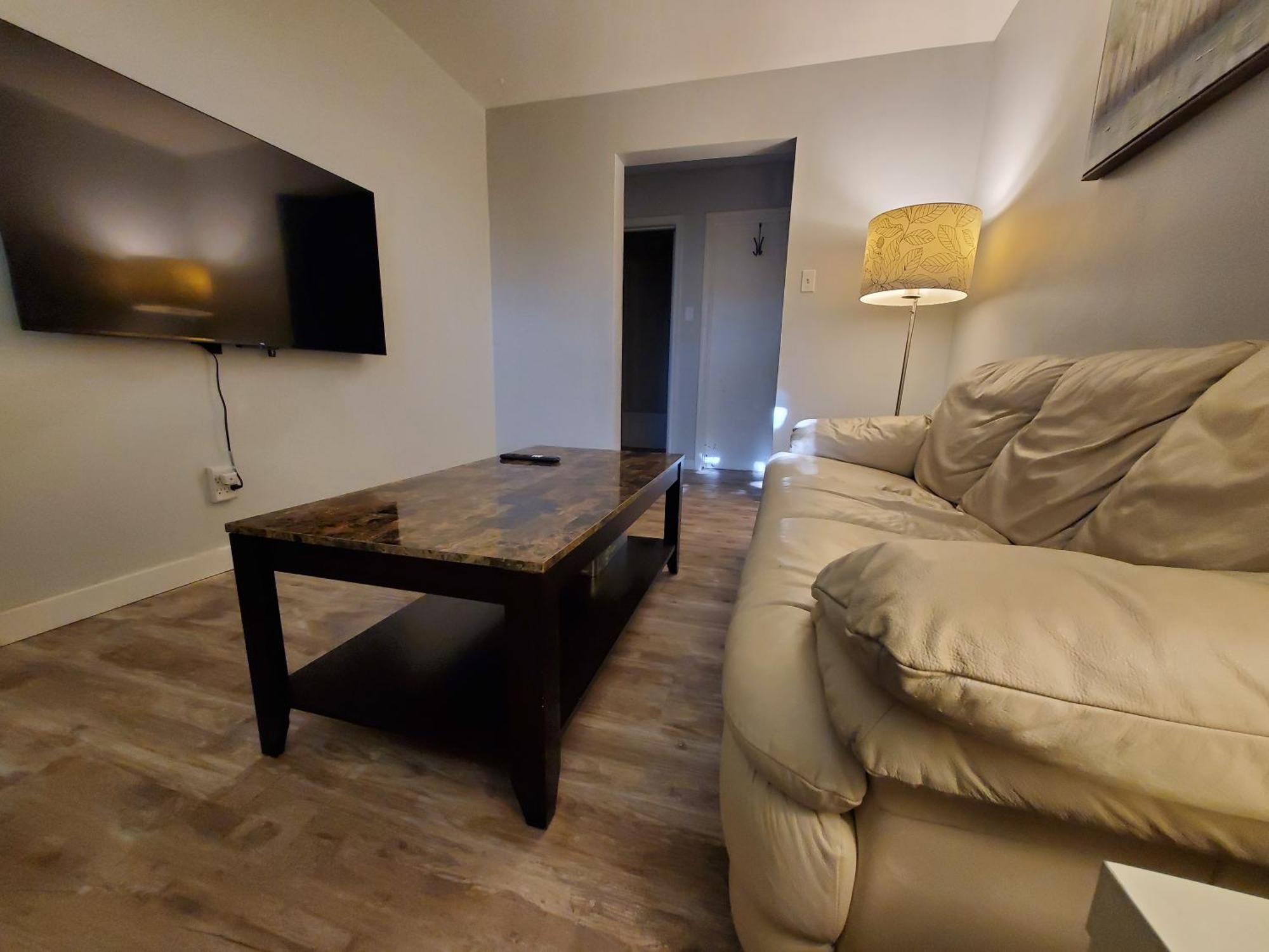 Modern Private 1Br Apt. W/Free Prkg + Fast Wi-Fi Sault Ste. Marie Ngoại thất bức ảnh